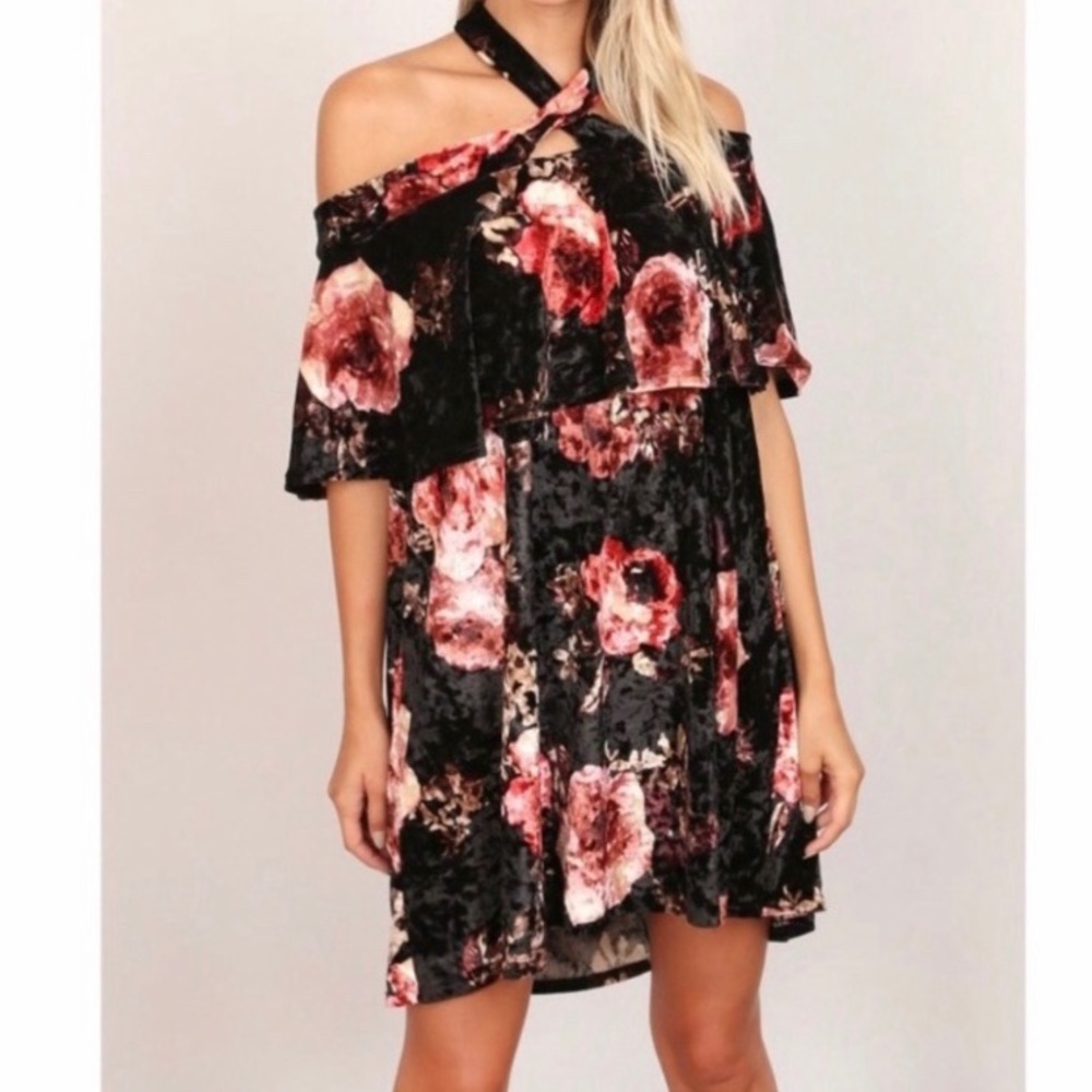 🌹Soon🌹 Sexy Off Shoulder Halter Velvet Dress
